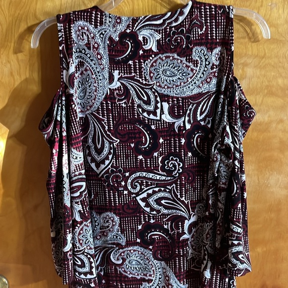 Womans top - Picture 2 of 4